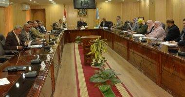 محافظ أسيوط لرؤساء المراكز: تقنين الأراضى واسترداد حق الشعب معيار تقييم للجميع