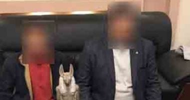 ضبط تمثالين عليهما نقوش فرعونية بحوزة شخصين بصحراوى الإسكندرية 