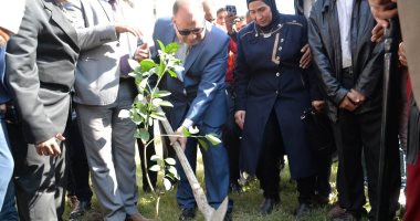 صور.. محافظ أسيوط يعلن إطلاق حملة زرع 1000 شتلة مثمرة