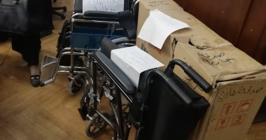 محافظة القاهرة توزع 26 طرف صناعى وكراسى متحركة لذوى الإعاقة