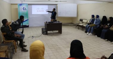 بدء أولى الدورات التدريبية لمركز ريادة الأعمال المجتمعية بجامعة سوهاج