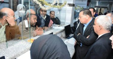 محافظ الشرقية يتفقد المركز التكنولوجى لخدمة المواطنين بفاقوس