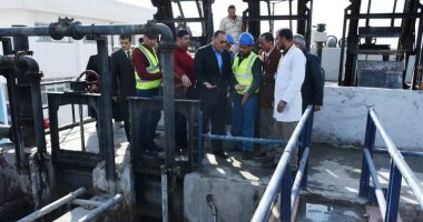 محافظ الشرقية يتفقد مشروعات الصرف و مستشفى الصالحية بفاقوس
