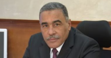 محافظ مطروح يتابع مركز خدمة المواطنين ويصدق على علاج 26 حالة على نفقة المحافظة