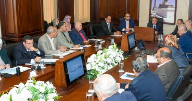 محافظ الإسكندرية يشدد على أهمية النظافة.. ويؤكد: الملف مسئولية رؤساء الأحياء