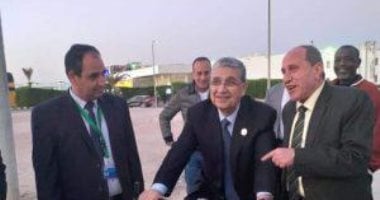 وزير الكهرباء يستقل الدراجة بشرم الشيخ استعدادا للمشاركه فى مارثون المنتدى..صور