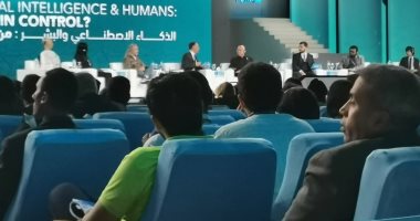 الروبوت صوفيا تشارك بجلسة الذكاء الاصطناعى بمنتدى شباب العالم 