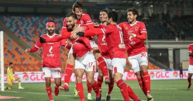 عمرو السولية يحتفل بهدفه مع الأهلي في شباك حرس الحدود