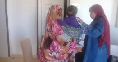 صور .. قوافل طبية للكشف المجانى على أهالى قرية مرسى حميره بالبحر الأحمر