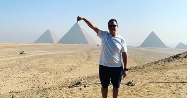 نجل أسطورة المخدرات الكولومبى بابلو إسكوبار يزور المتحف المصرى والأهرامات.. صور