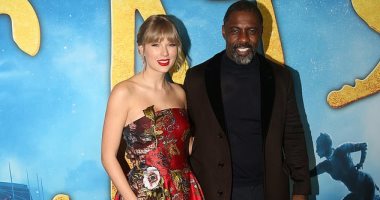 حضر عشان يدعمها..صديق تايلور سويفت في العرض الأول لفيلمها Cats بـ نيويورك