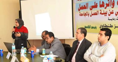 صور..جامعه الوادى الجديد تنظم ندوات عن الفساد الإدارى ومكافحة الفساد لموظفيها