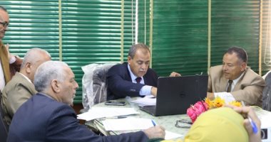 صور.. وكيل تعليم الوادى الجديد يستعرض الاستعداد لامتحانات الصف الأول والثانى الثانوى