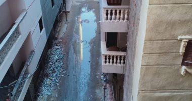 أهالى العجمى بالإسكندرية يناشدون المسئولين رصف شارع أبو النصر ورفع مياه الأمطار
