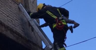 أبطال الحماية المدنية يرفعون شعار "ومن أحياها فكأنما أحيا الناس جميعا"..العيون الساهرة تنقذ 7 أسفل منزل منهار بالقاهرة بينهم 5 أطفال..وتنتشل 3 مواطنين عالقين بمصعد بين السماء والأرض والأهالى يستقبلوهم بالزغاريد