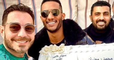 "أجمد كرو فى الدنيا".. أحمد زاهر يحتفل بأول يوم تصوير مسلسل البرنس