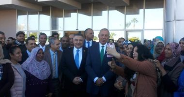 البحر الأحمر تنظم احتفالية تكريم للمحافظ السابق بديوان عام المحافظة.. صور