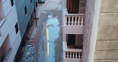قارئ يطالب برصف طريق حولته الأمطار إلى بركة بشارع مسجد أبو النصر بالإسكندرية