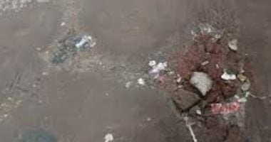 تهالك طريق شارع مسجد الإخلاص بالإسكندرية.. والأهالى يطالبون برصفه