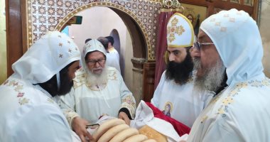 صور.. الأقباط يحتفلون بذكرى نياحة القديس "متاؤس الفاخورى" جنوب الأقصر