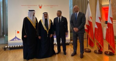 أنور قرقاش يشارك فى حفل العيد الوطنى البحرينى بالعاصمة الفرنسية باريس