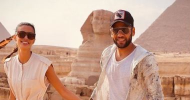 دانى ألفيس ينشر صورا جديدة لزيارته للأهرامات بصحبة زوجته على "انستجرام"