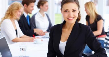بلاش قصير أو كعب عالى.. نصائح مختلفة لاختيار ملابس مناسبة للمرأة العاملة