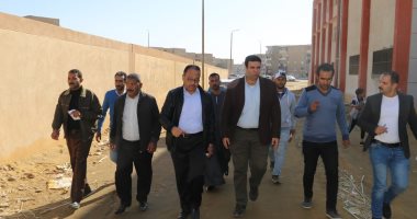 صور.. مشروعات جديدة فى الطرق والإنارة العامة بمحافظة السويس