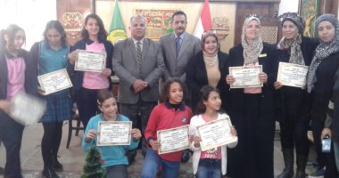 مدير تعليم الإسماعيلية يُكرم طالبات حصدن المراكز الأولي في بطولة السباحة