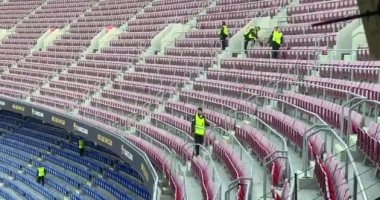 برشلونة ضد الريال.. قوات الشرطة تفتش مدرجات "كامب نو" قبل دخول الجماهير
