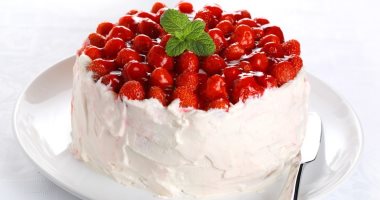 طريقة عمل كيك الفراولة بخطوات بسيطة