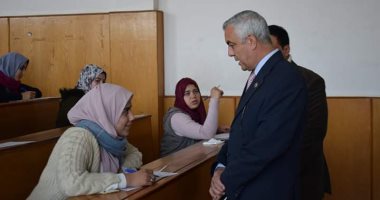 صور.. رئيس جامعة المنوفية يتفقد الاختبارات العملية بكلية التربية النوعية