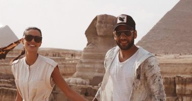 جوانا سانز تتغزل فى زوجها دانى ألفيس تحت سفح الأهرامات