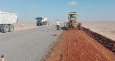 صور.. محافظ مطروح: البدء فى تنفيذ أعمال إصلاح طريق "مطروح – سيوة"