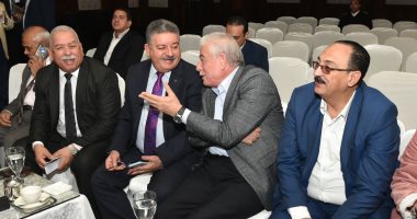 محافظ جنوب سيناء يستعرض مشروعات الطرق لنواب البرلمان من شرم الشيخ.. "صور"