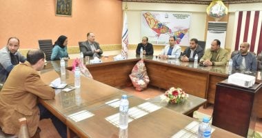 صور.. محافظ أسيوط يشدد على تذليل العقبات أمام المواطنين وتحسين الخدمات