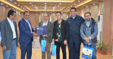 وفد علمى أوروبى متخصص فى النبات يعرض إتاحة المنح الدراسية بجامعة أسوان 
