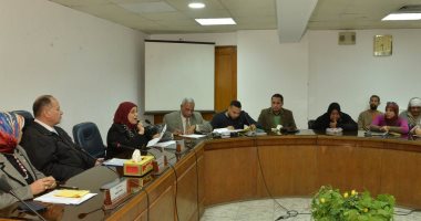 محافظ أسيوط يلتقى 48 مواطنا من ذوى الاحتياجات الخاصة وكبار السن لحل مشاكلهم