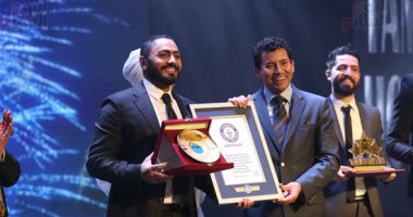 بعد دخوله موسوعة جينيس .. وزير الرياضة يكرم تامر حسنى