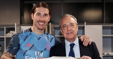 قائد ريال مدريد سيرجيو راموس يحتفل بـ"الكلاسيكو" رقم 43 مع بيريز