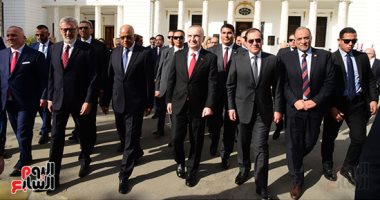 10صور من نشاط رئيس البرلمان 2019.. منها نشر الثقافة البرلمانية لتلاميذ الصعيد