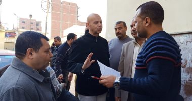 وكيل صحة الشرقية يتفقد مستشفى أبوكبير  المركزى ويكافىء 4 ممرضات