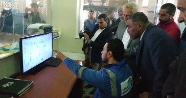 صور.. محافظ مطروح يتفقد محطات الرميلة لتحلية مياه البحر