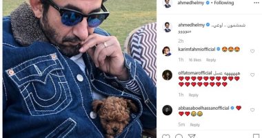 شمشون جوا الجاكيت.. أحمد حلمى وكلبه فى صورة جديدة