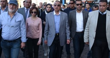 صور.. محافظ الإسكندرية: "من حق الغلابة يشوفوا البحر"