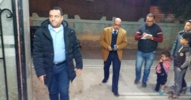 صور.. وكيل صحة أسيوط يحيل 9 أطباء و 12 ممرضة للتحقيقات