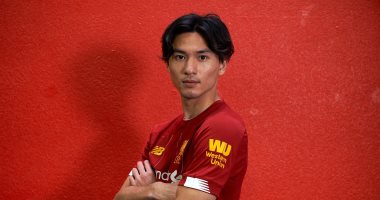 مينامينو يقود هجوم ليفربول ضد إيفرتون ومحمد صلاح خارج القائمة