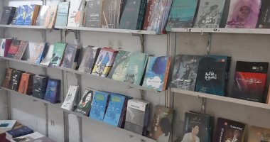 صور.. شاهد فعاليات وأجنحة معرض الأقصر الثاني للكتاب بقصر ثقافة العوامية
