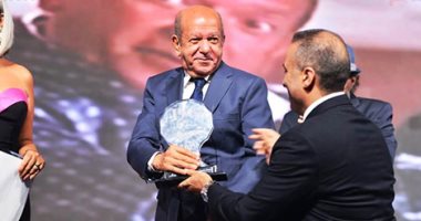 أحمد السقا يصل حفل دير جيست ولطفى لبيب يحصد جائزة تقديرية عن مشواره الفنى