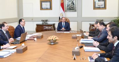 السيسي يوجه بالتوسع فى خطط استكشاف البترول ومشروعات البنية الأساسية